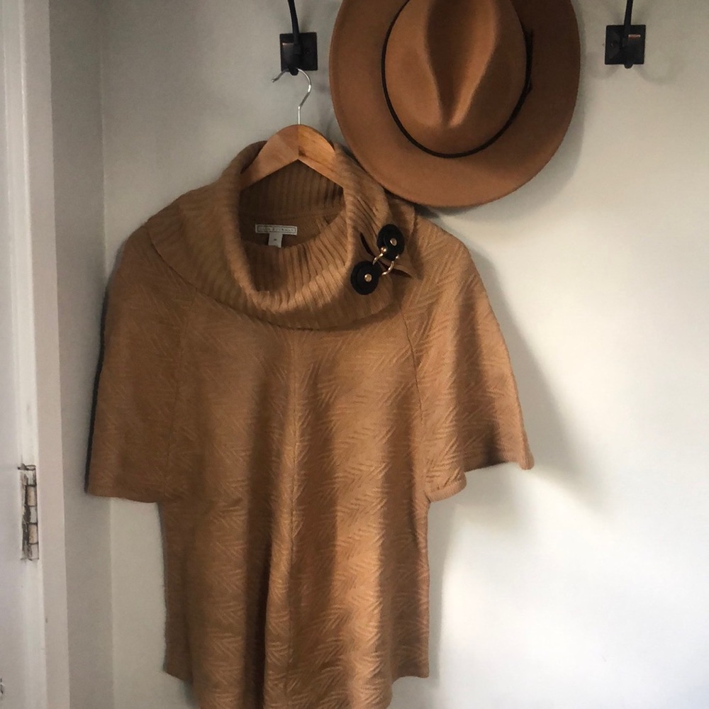 NWOT Dana Bachman chic cowlneck short sleeve sweater top